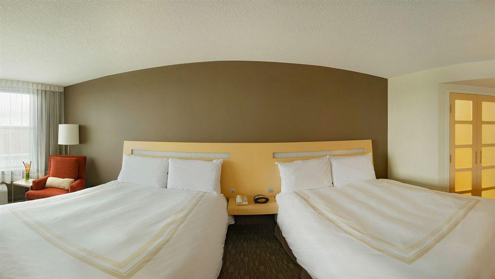 Novotel Montreal Aeroport Dorval Exterior foto